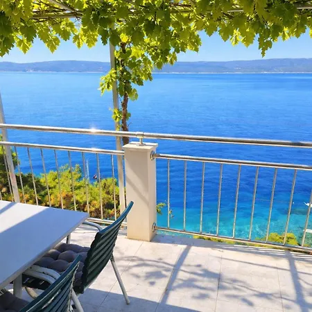 Appartement Family Away On The Beach, Free Parking At The House Marusici (Split-Dalmatia)